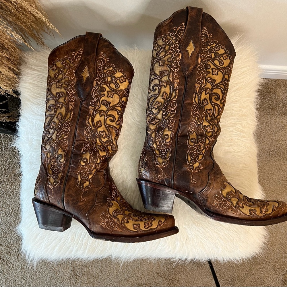 Corral western women’s boots size 8.5 brown with dark brown detail